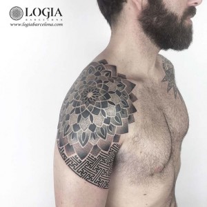 tatuaje-hombro-mandala-logiabarcelona-ana-godoy2  